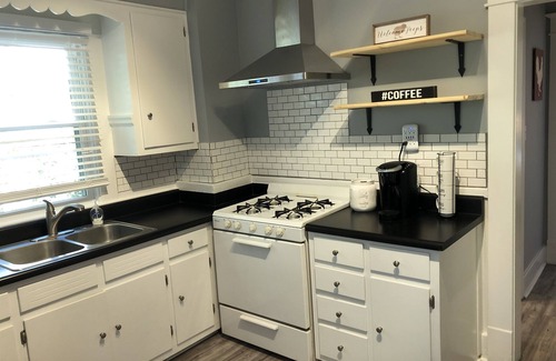 Summerville Apartment | Freshly Updated Farmhouse near Medical District