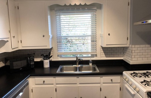 Summerville Apartment | Freshly Updated Farmhouse near Medical District