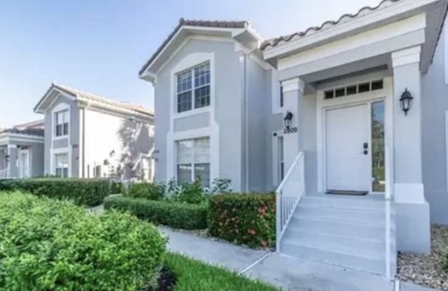 Bonita Springs Condo | Freshly updated, second floor unit with sunrise view over golf course