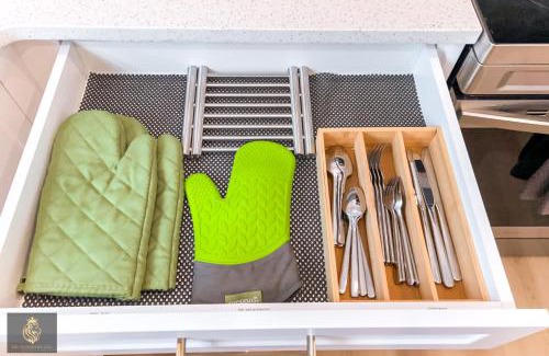 West Edmonton House | FreshModernWEMGarageKingBed