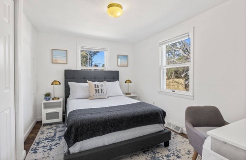 Ponds of Plymouth Cottage | Freshwater Cottage - 1 min walk to private beach - Plymouth