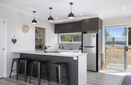 Omori Cottage | Freshwater Lookout - Taupo Holiday Home