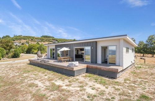 Omori Cottage | Freshwater Lookout - Taupo Holiday Home