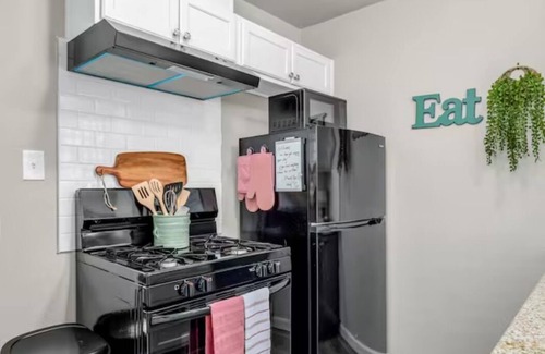 Raisin House | Fresno Apt 1 Bed:1 Bath California Dreamin'!