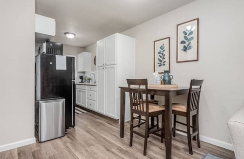 Fig Garden Apartment | Fresno Apt | Next to Gazebo Gardens | 1 Bed/1 Bath