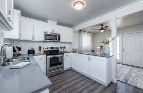 Fresno House | Fresno House|2/1:Large Backyard|1/2 mile to 99Hwy!