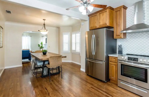 Roosevelt House | Fresno House | Free Disney+ | 2 miles to Airport