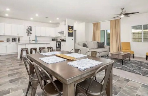 Roosevelt House | Fresno House| New-Build| 2 Car Garage| 3 Bed/2 Bath