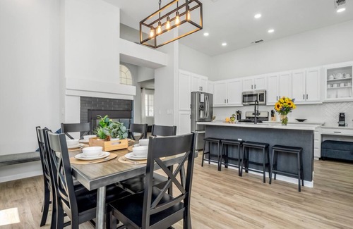 Fresno House | Fresno House , Pool , BBQ , Firepit , Garage , 3BD/2BTH