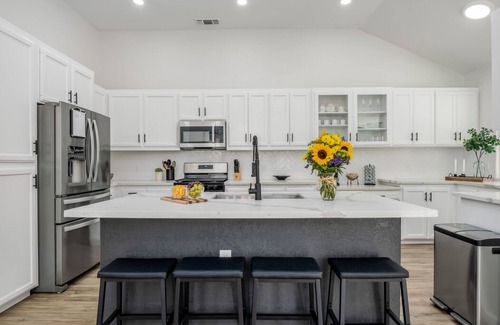 Fresno House | Fresno House , Pool , BBQ , Firepit , Garage , 3BD/2BTH