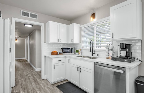 Raisin House | Fresno House Pool Foosball 2 Car Garage 5 Bed/3 Bath