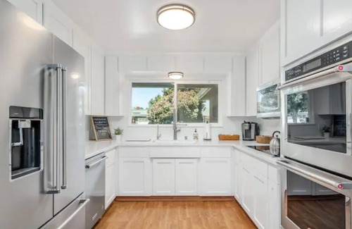 Raisin House | Fresno House, Sleep No. Beds, BBQ, Fire Pit, 4 Bed: 2 Bath