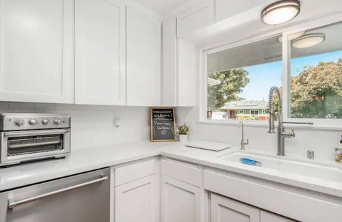Raisin House | Fresno House, Sleep No. Beds, BBQ, Fire Pit, 4 Bed: 2 Bath