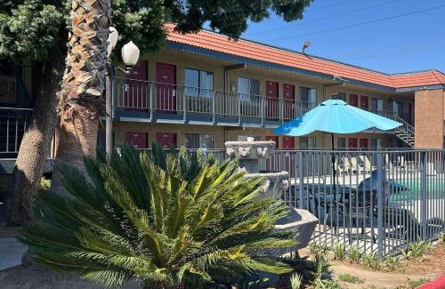 Raisin Hotel | Fresno Inn