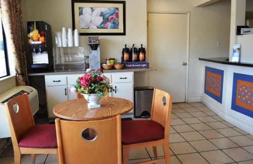 Raisin Hotel | Fresno Inn