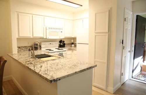 Downtown Condo | Fresno's Melrose Place - Close to CRMC Fresno