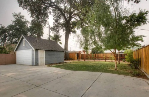 Roosevelt Apartment | Fresno Studio|2 Miles to Airport|Laundry Included!