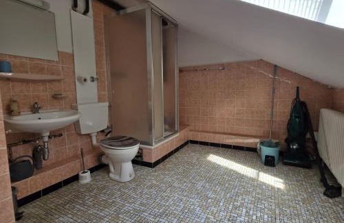 Misburg - Nord House | Freundliches Privatzimmer mit Gemeinschaftsküche und Gemeinschaftsbad