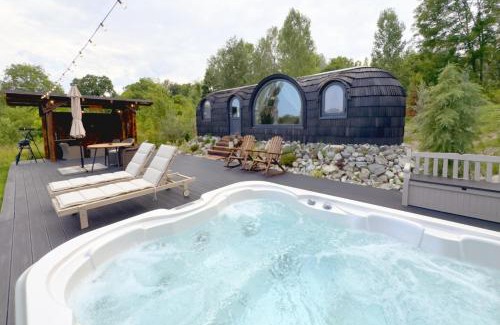 Comarnic Other | Friday Inn Igloo - Intimitate, Jacuzzi, Natura, Priveliste & Iaz - Escapadă romantică premium la o oră de Bucuresti - Eco Friendly Micro-Resort