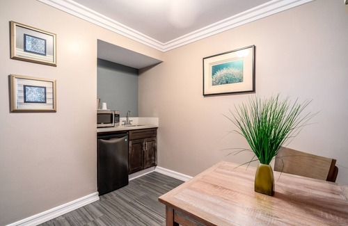 East Whittier Hotel | Friendly Hills Inn