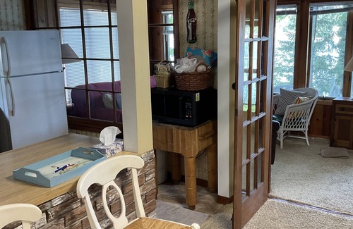 Sister Lakes Cottage | Friendly lakefront cottage
