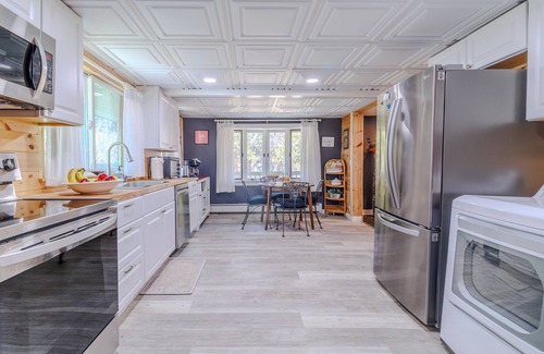 Richmond House | Friendly Richmond Cottage with Private Yard