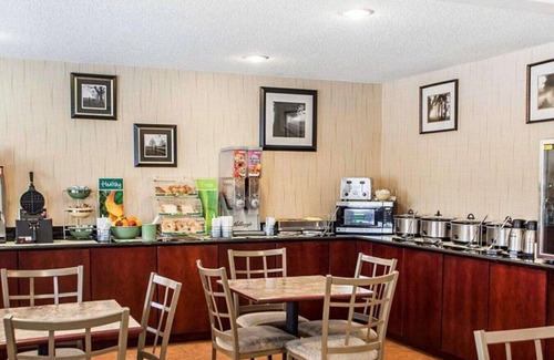 Quad Cities House | Friendly service coupled with value accommodations in Davenport !