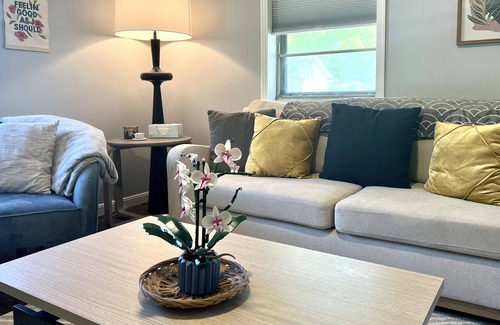 Clanton House | Friendly Small Town Home, 3 mi from I-65, Great Location! Close to everything!