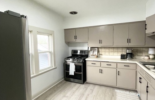 Washington Heights House | Friends & Family Escape: Charming Duplex with Plenty of Space!