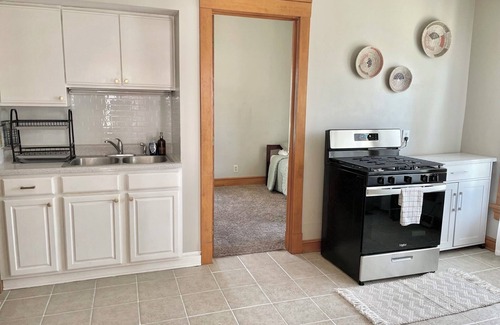 Washington Heights House | Friends & Family Escape: Charming Duplex with Plenty of Space!