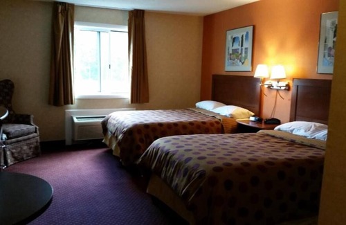 Foxboro House | Friends Hideaway! 4 Spacious Units Close to Patriot Place, FREE Breakfast!