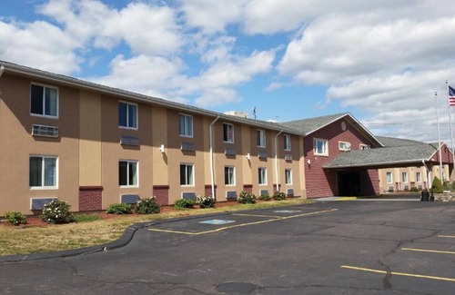 Foxboro House | Friends Hideaway! 4 Spacious Units Close to Patriot Place, FREE Breakfast!