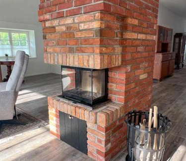 Stadland Apartment | Friesenhaus Ebbe für 6 Gäste mit großem Garten