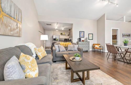 Fayetteville Apartment | Frisco Stay- 0 1Mi to MTB trail Walk to DT Fay