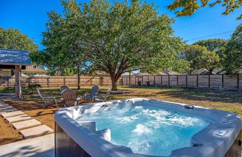 Fredericksburg House | Fritztown's Finest - Hot Tub Fire Pit & Sleeps 10