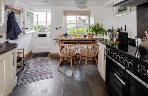 Fremington House | Frog House - Two Bedroom House, Sleeps 4