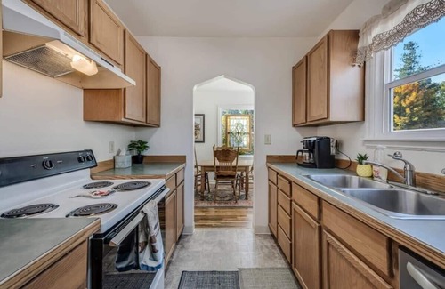 Coeur d'Alene House | Front Ave Charmer - Blocks from Sanders Beach