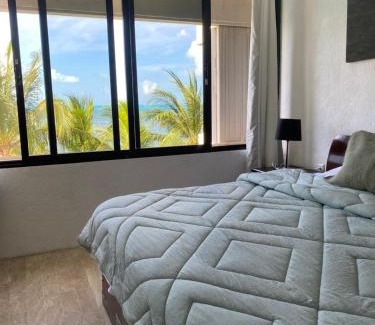 Zona Hotelera Apartment | Front beach private room with shared bathroom