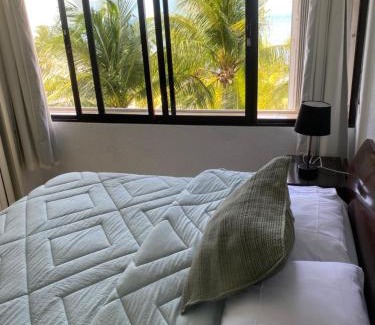 Zona Hotelera Apartment | Front beach private room with shared bathroom