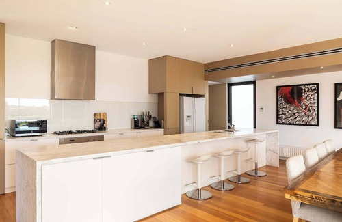 Torquay House | Front Row Golf & Lake Views Luxe Coastal Retreat