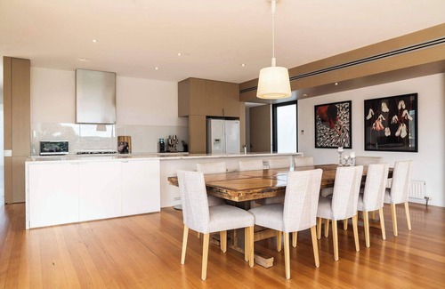 Torquay House | Front Row Golf & Lake Views Luxe Coastal Retreat