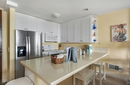 Oceanside Condo | Front Row Ocean View. Studio, Luxury Remodel. E210 North Coast Village