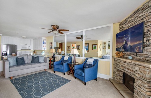 Oceanside Condo | Front Row Ocean View. Studio, Luxury Remodel. E210 North Coast Village
