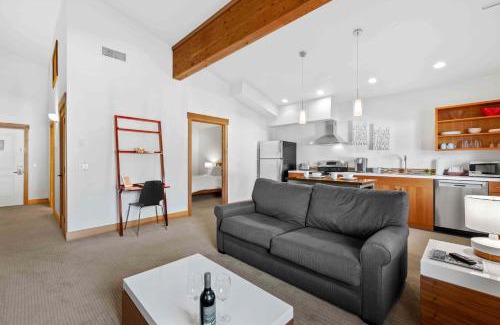 Leavenworth House | Front Street Suites - Meredith Lodging