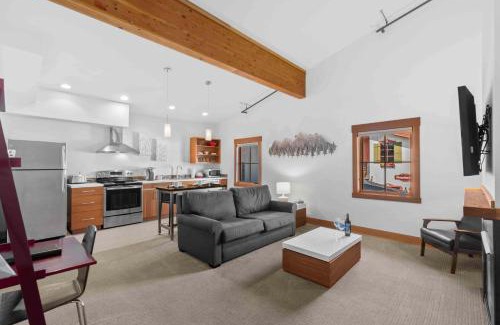 Leavenworth House | Front Street Suites - Meredith Lodging