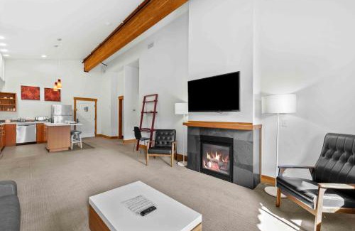 Leavenworth House | Front Street Suites - Meredith Lodging