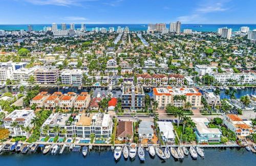Hendricks and Venice Isles House | Front unit A Charming 2 Bedroom las Olas apt