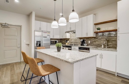 Forest Park Apartment | Frontdesk | 1 BR Apt close to Legion Field Stadium