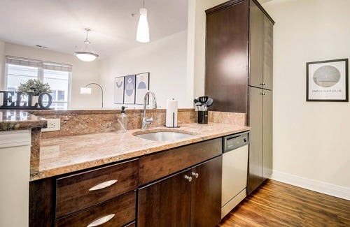 Cole-Noble District Apartment | Frontdesk | 1 BR Apt by Soldiers Monument