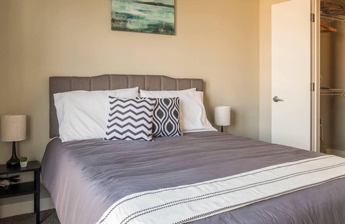 Nicollet Island Apartment | Frontdesk | 1 BR Apt near the Mississippi River